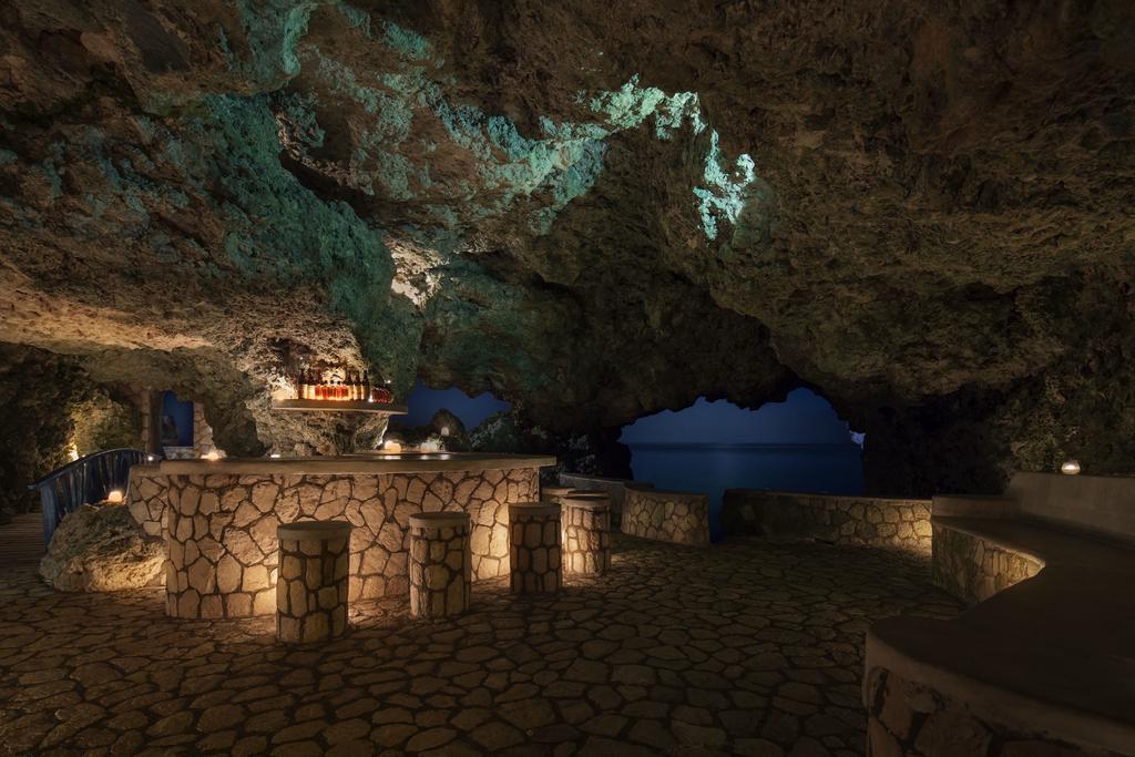 ホテル The Caves ネグリル エクステリア 写真